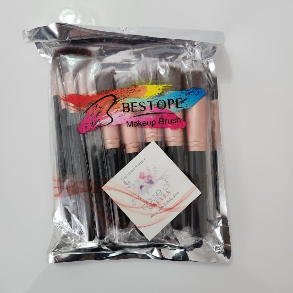 Super Soft Make-Up Brushes and Faux Pearl Necklace Combo